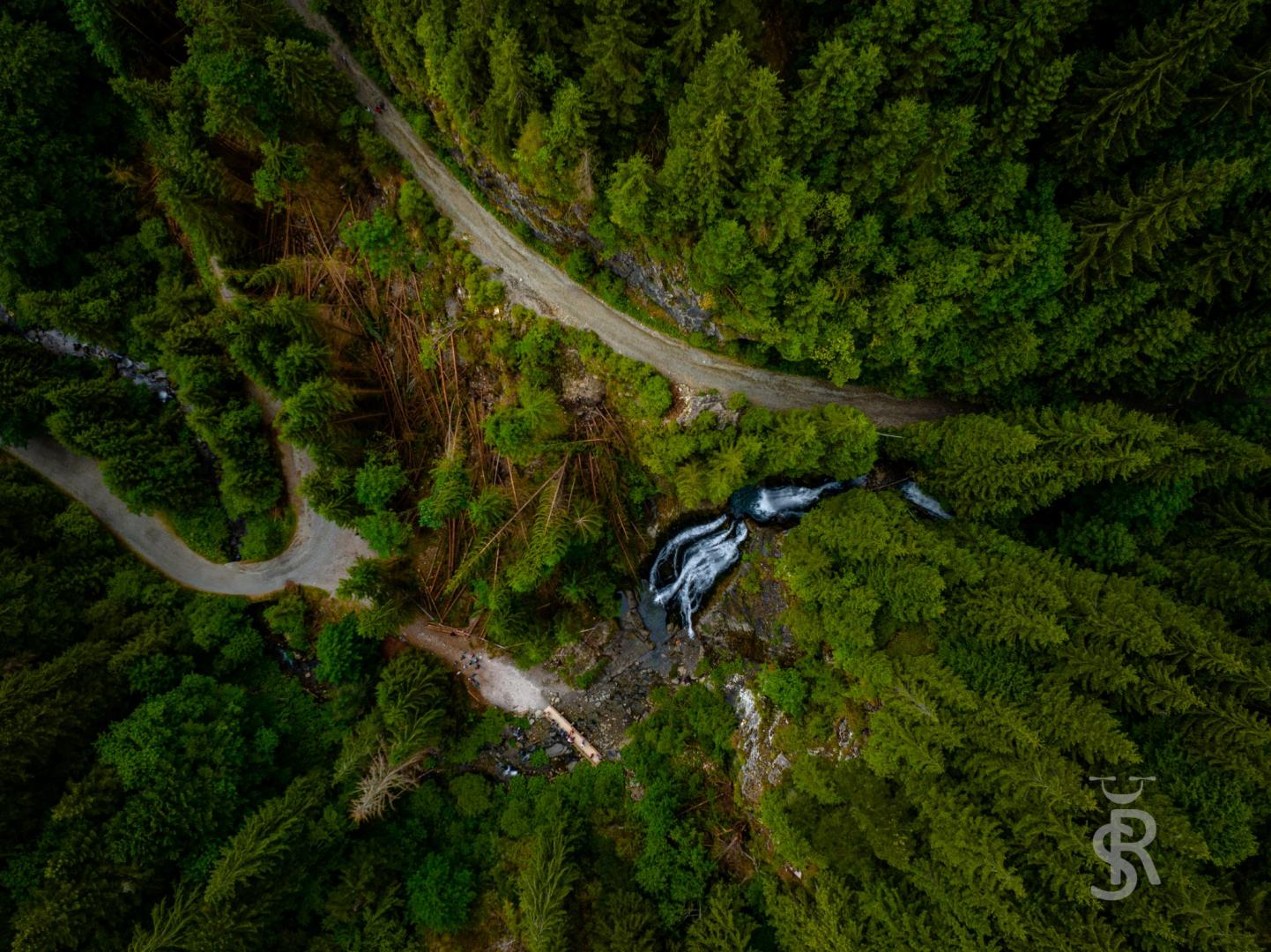 Cascada Vălul Miresei în toată splendoarea sa. Imagini din dronă cu perla din Munții Apuseni