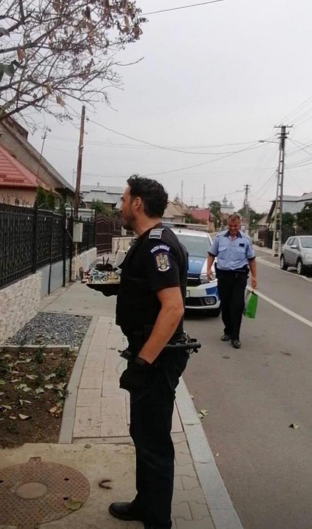 Cluj: Bucurie mare pentru un copil de 4 ani! Polițiștii i-au făcut o surprză de ziua lui