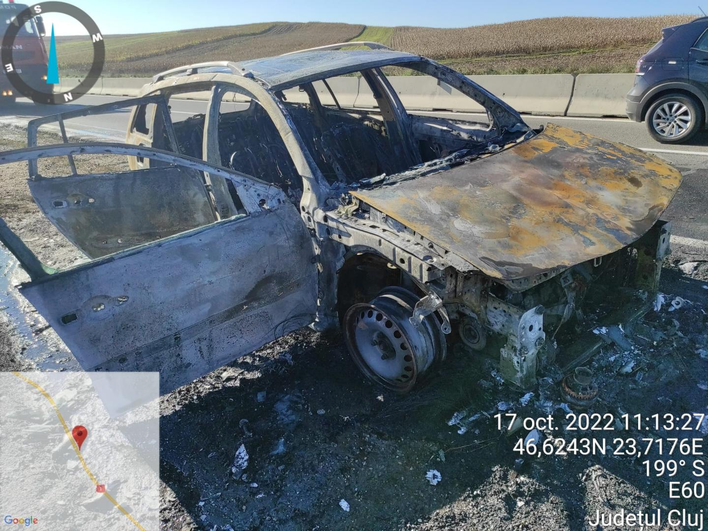 Mașină în flăcări pe Cluj - Turda. Arde ca o torță