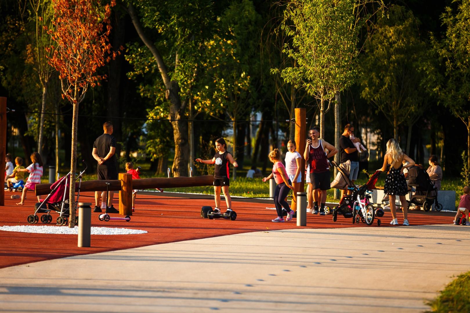 Parcul Armătura, punct de atracție pentru clujeni în primul weekend de după inaugurare