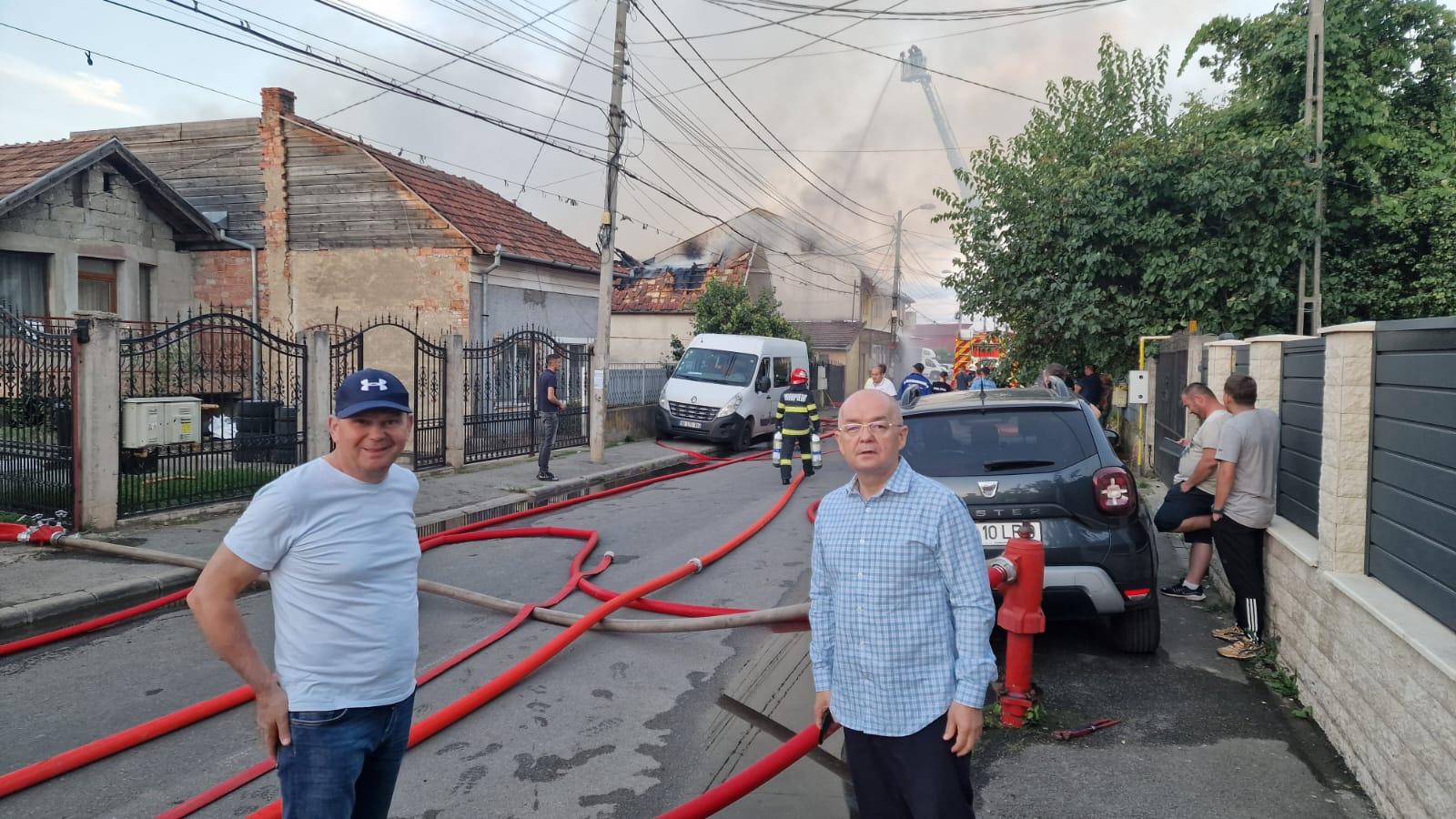 Incendiu URIAȘ la un depozit din Mărăști! A fost emis mesaj RO-ALERT / A ajuns și primarul Boc