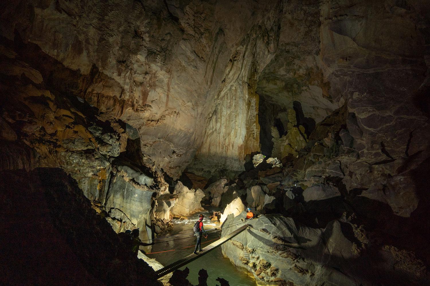 Cea mai mare peșteră din lume are peste 3 milioane de ani vechime. Aici ar putea încăpea un zgârie-nori cu 40 de etaje