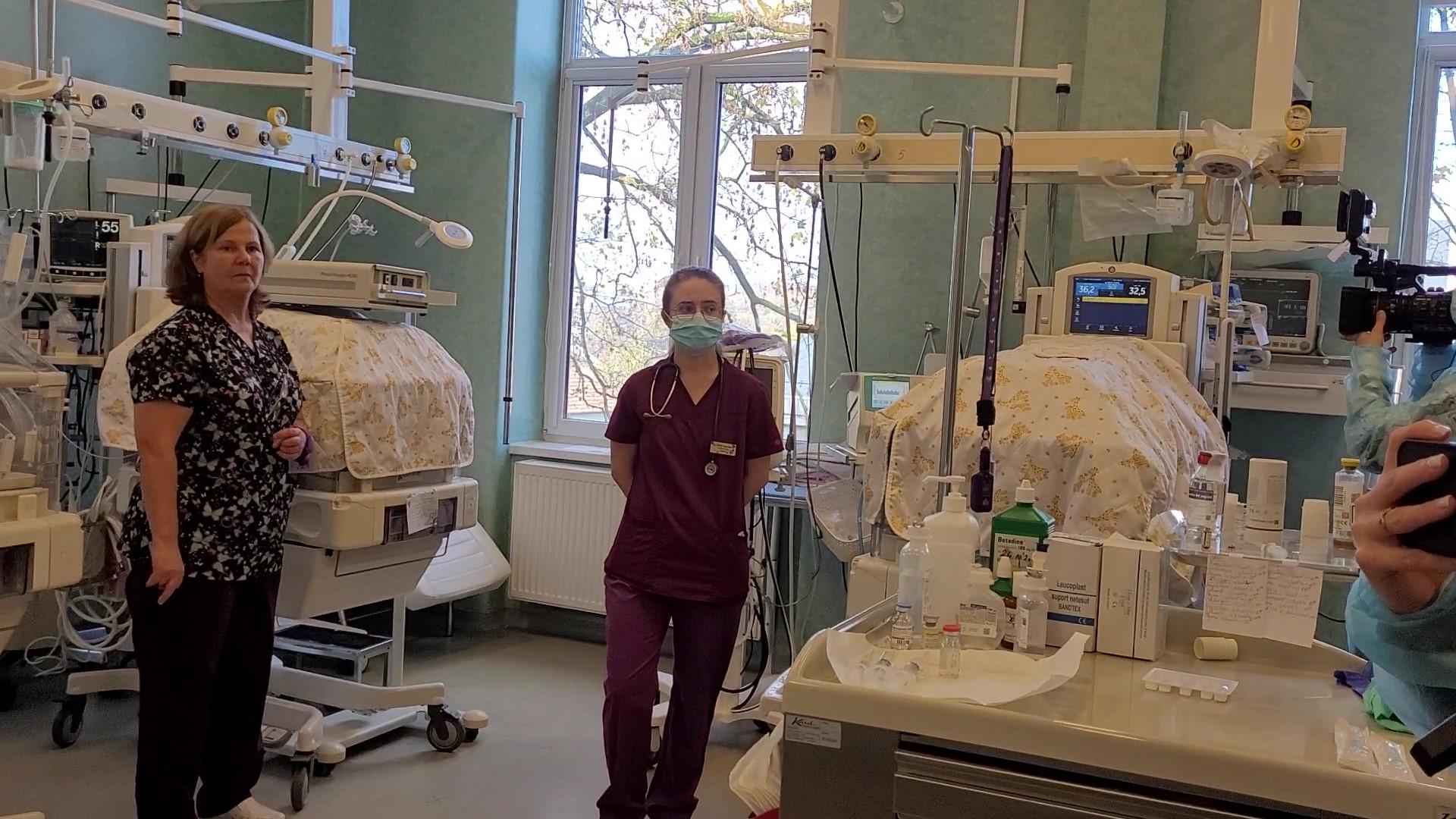 Premieră, în România, la Secția de Neonatologie I din Cluj: Sisteme de camere pentru transmisiuni live la terapie intensivă/ Părinții, incluși în îngr