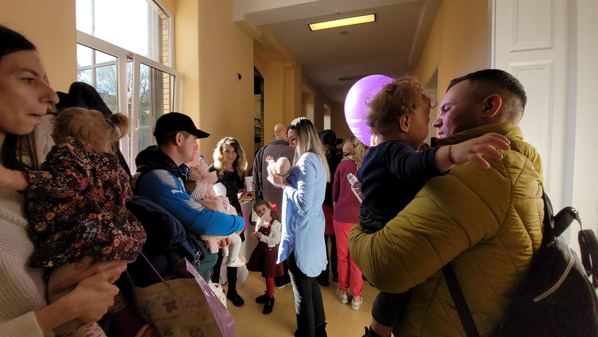 Momente emoționante SCJU Cluj-Napoca, de Ziua Internațională a Prematurității: „Suntem aici să vă mulțumim. A fost greu, dar mai mult frumos decât gre