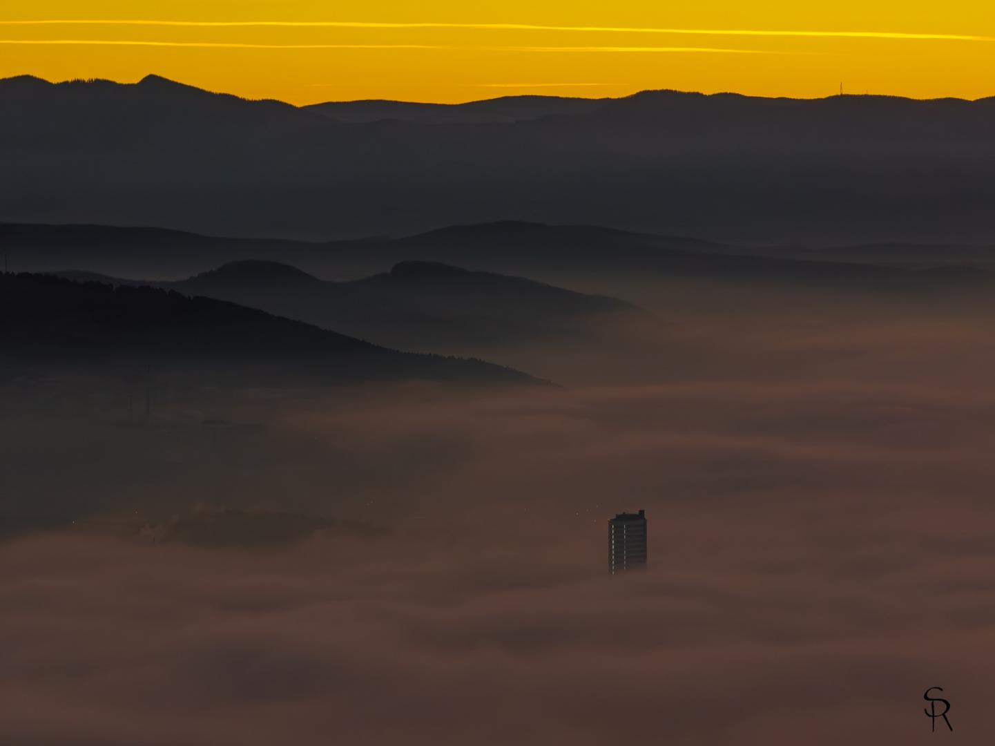 Fotografii SPECTACULOASE din dronă cu Clujul învăluit în ceață