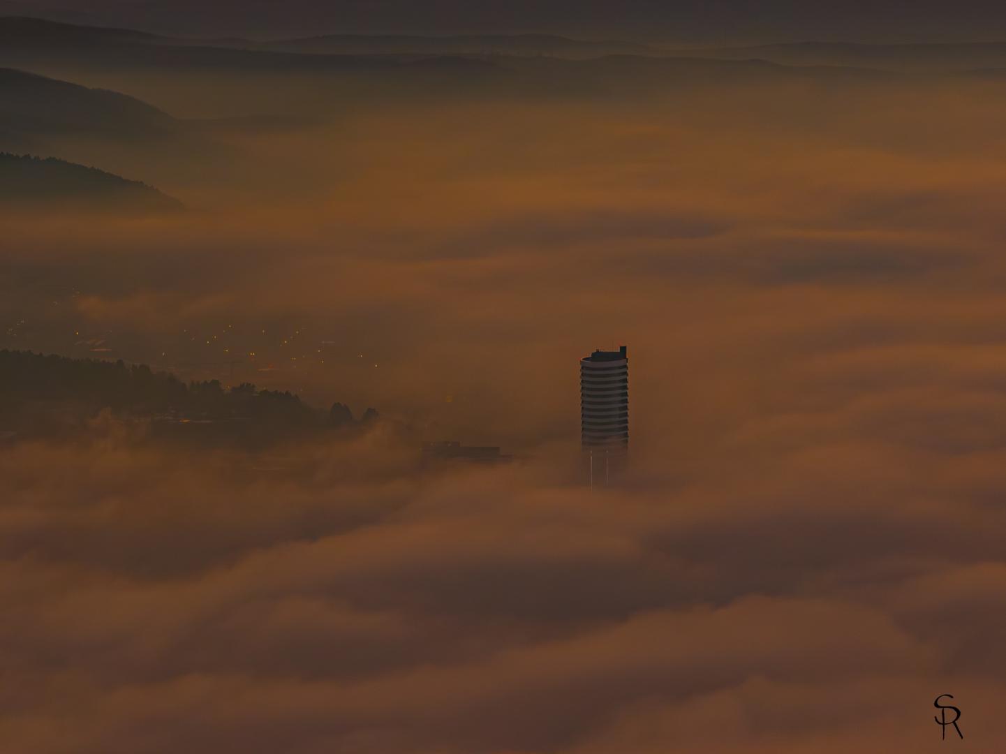 Fotografii SPECTACULOASE din dronă cu Clujul învăluit în ceață