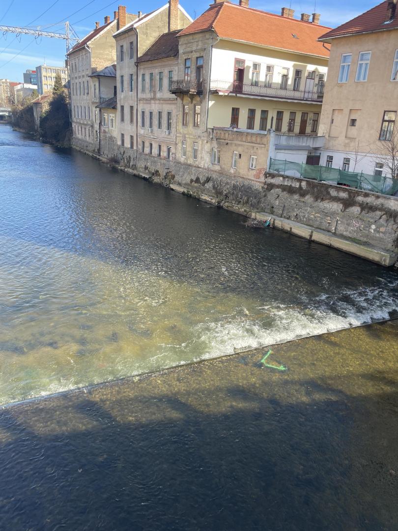 Trotinetă electrică aruncată în Someș, vizibilă de pe Podul Horea. "Țipar electric în Cluj"