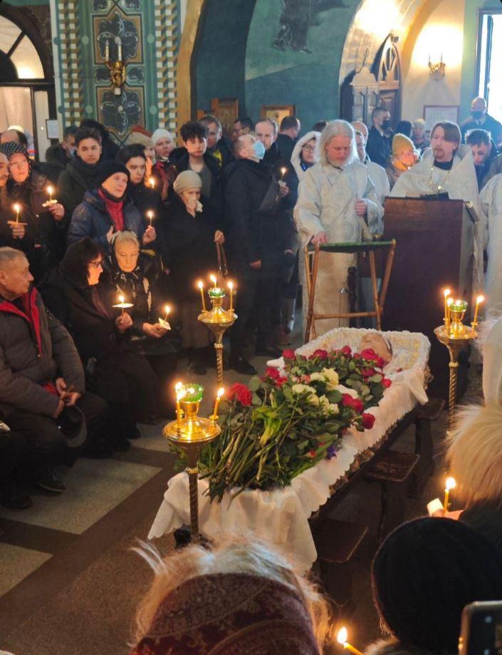 Aleksei Navalnîi a fost înmormântat. Mii de ruși s-au adunat la cimitir/ Fotografia postată cu sicriul deschis al acestuia