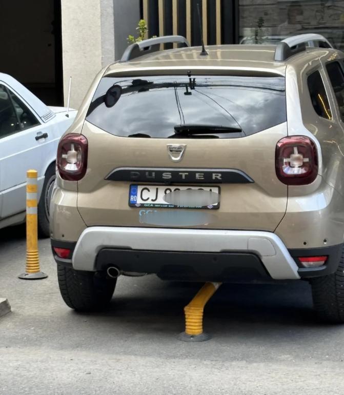 Cum se mai parchează în Cluj-Napoca. Din categoria: "mi-am găsit permisul într-un ou Kinder"