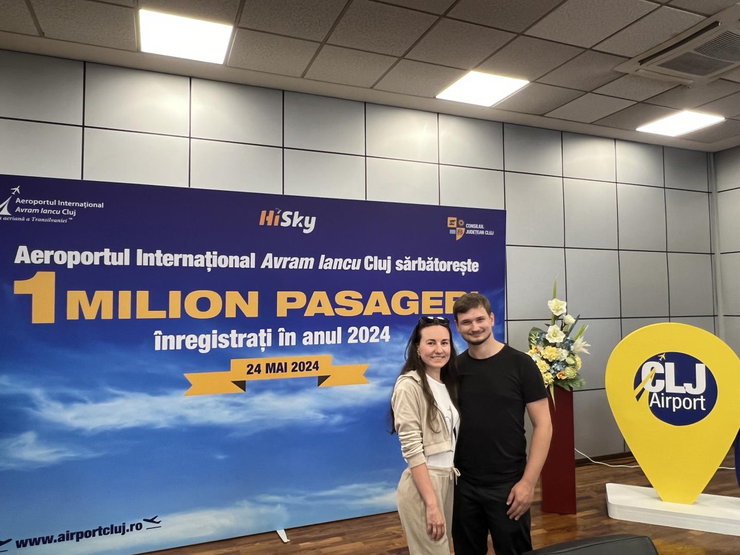 O tânără medic, pasagerul 1 milion la Aeroportul Cluj în 2024. Ce premiu a primit. David Ciceo: Vom avea cele mai mari spații din zonele Schengen/Non 