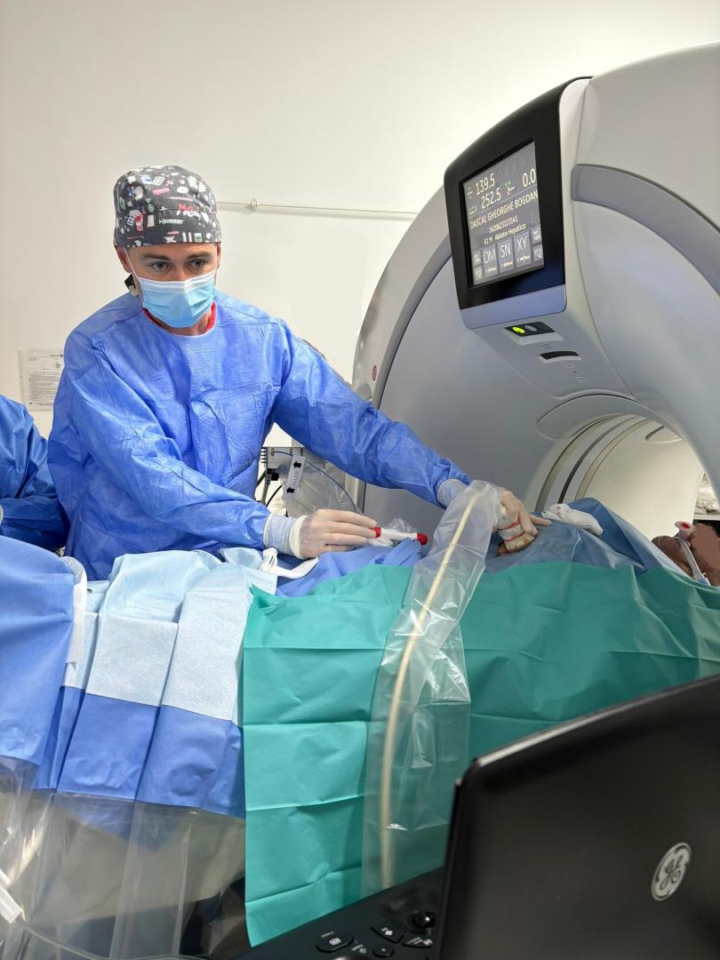 Premieră medicală la SCJU Cluj: Procedură inovativă aplicată unui bolnav cu cancer pentru distrugerea tumorilor. Pacientul a fost externat a doua zi