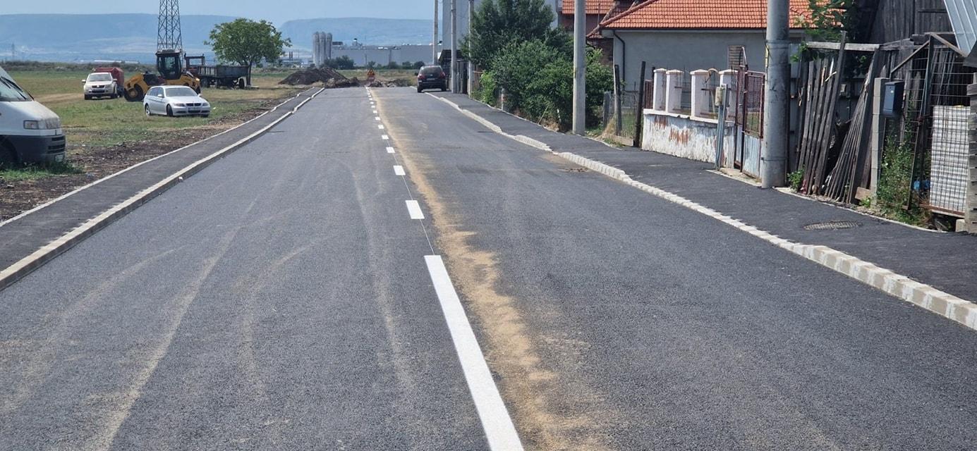 Strada din județul Cluj care a trecut de la pământ, la asfalt. Primarul: „Nu putem tolera străzi de pământ”