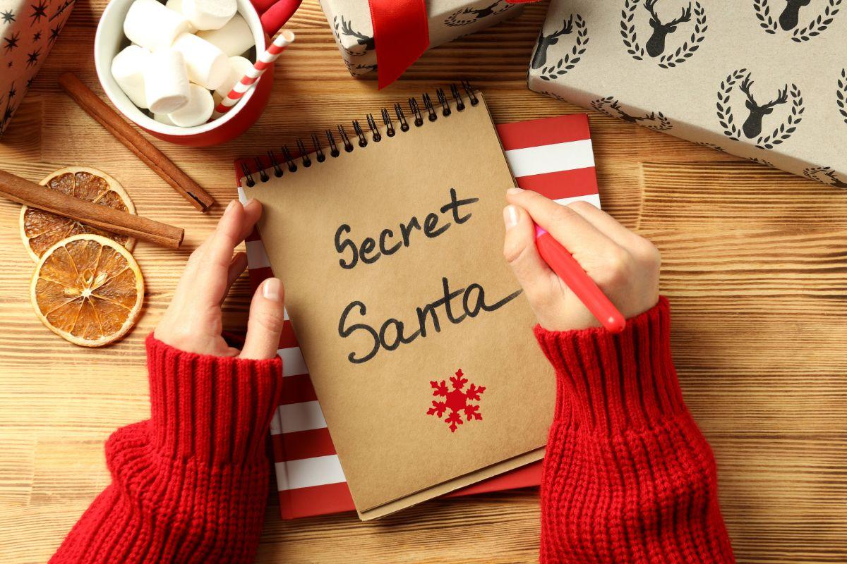 Secret Santa, un obicei modern de Sărbătorile de iarnă, tot mai prezent și în România