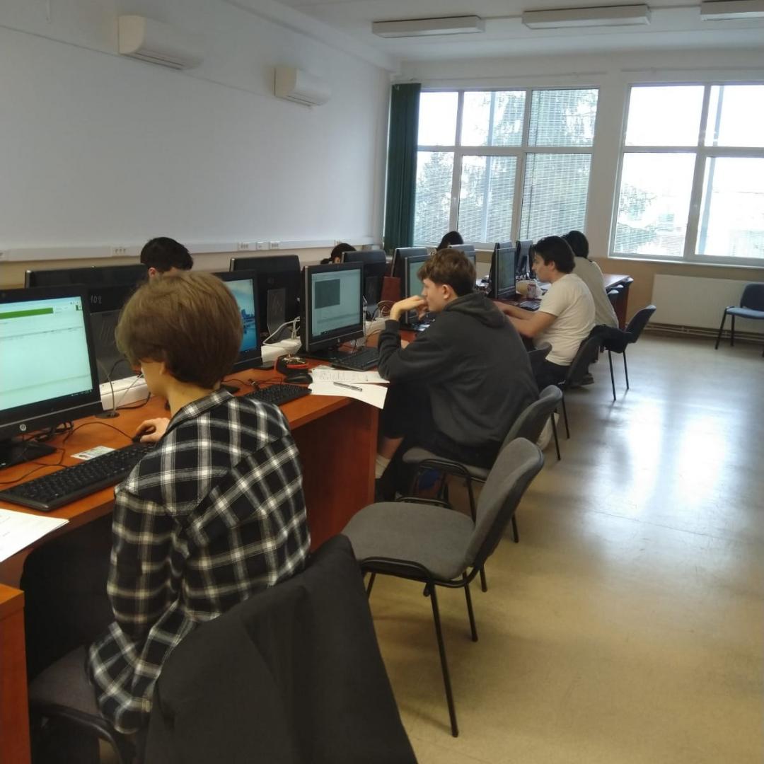 Patru elevi, admiși la Universitatea Tehnică din Cluj-Napoca fără examen