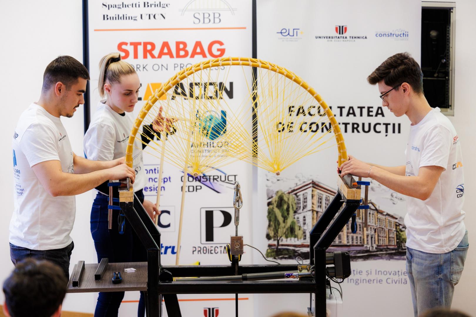 Trei echipe vor reprezenta Universitatea Tehnică din Cluj-Napoca la concursurile internaționale de poduri din spaghete din Ungaria și Slovenia
