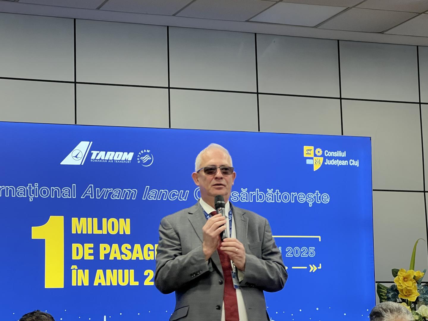Pasagerul 1 milion pe Aeroportul Cluj în 2025 are Transilvania în suflet. Ce premiu a primit