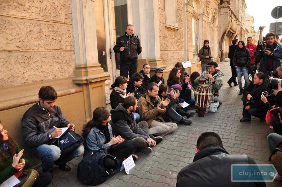 Imagini rare cu Nicușor Dan și Mirabela, la un protest din Cluj-Napoca, în urmă cu aproape 14 ani