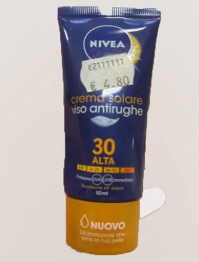 Alertă de sezon! Substanță interzisă în produsele cosmetice, într-o cremă pentru protecție solară