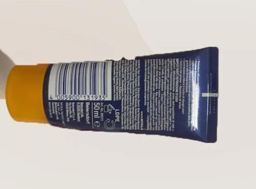 Alertă de sezon! Substanță interzisă în produsele cosmetice, într-o cremă pentru protecție solară