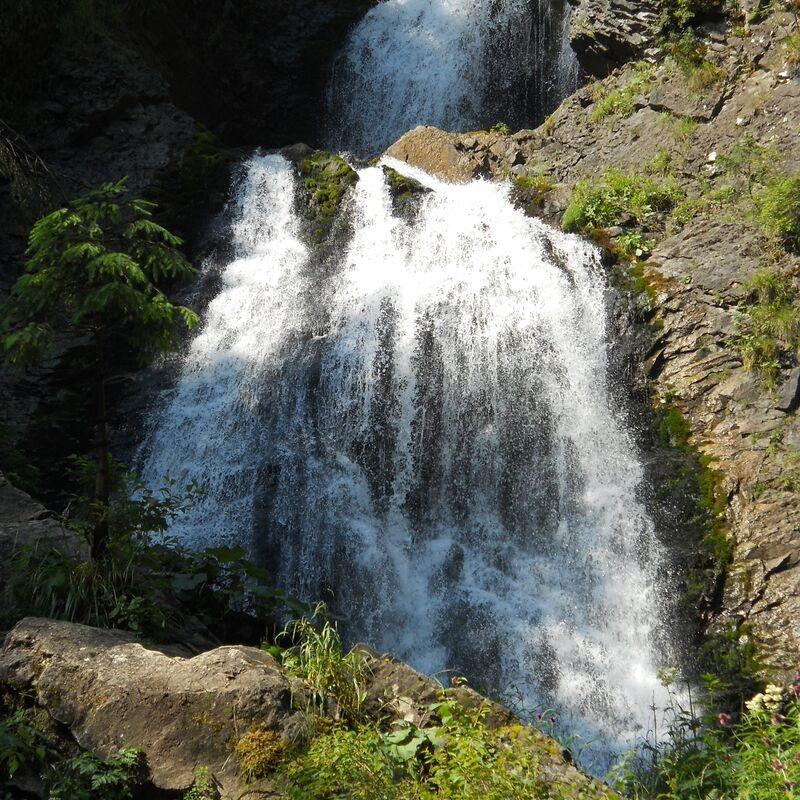 Destinații de weekend: Cele mai frumoase locuri de vizitat în apropiere de Cluj. Trei cascade spectaculoase care îți taie respirația
