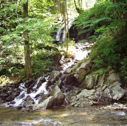 Destinații de weekend: Cele mai frumoase locuri de vizitat în apropiere de Cluj. Trei cascade spectaculoase care îți taie respirația
