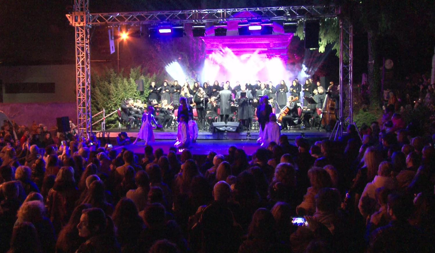 Requiem de Luminație. Sute de oameni au participat la concertul - rugăciune din Cimitirul Central – Házsongárd