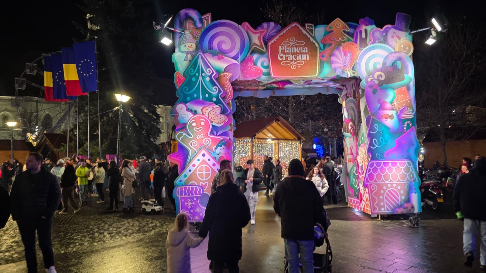 Târgul de Crăciun din Cluj-Napoca 2025. Ce PREȚURI sunt: Cât plătești pentru un vin fiert sau un Kürtős kalács / Programul pentru weekendul 21 - 23 no