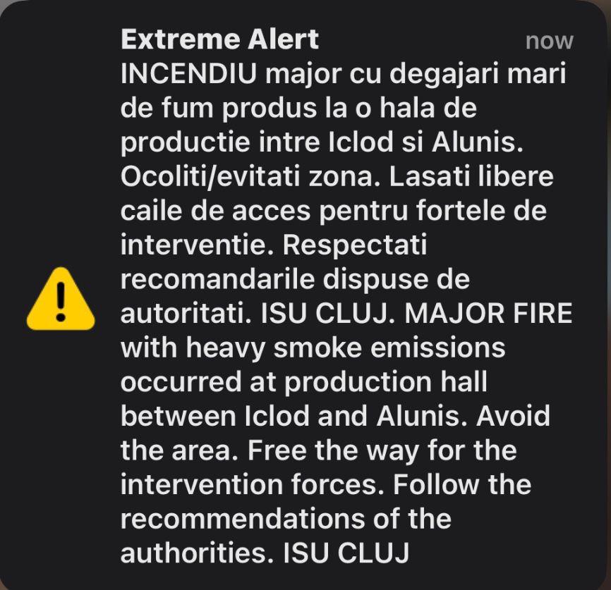 Incendiu uriaș la o hală din județul Cluj. Pompierii au intervenit cu 9 autospeciale / Vin autospeciale și din alte județe + mesaj de alertă extremă