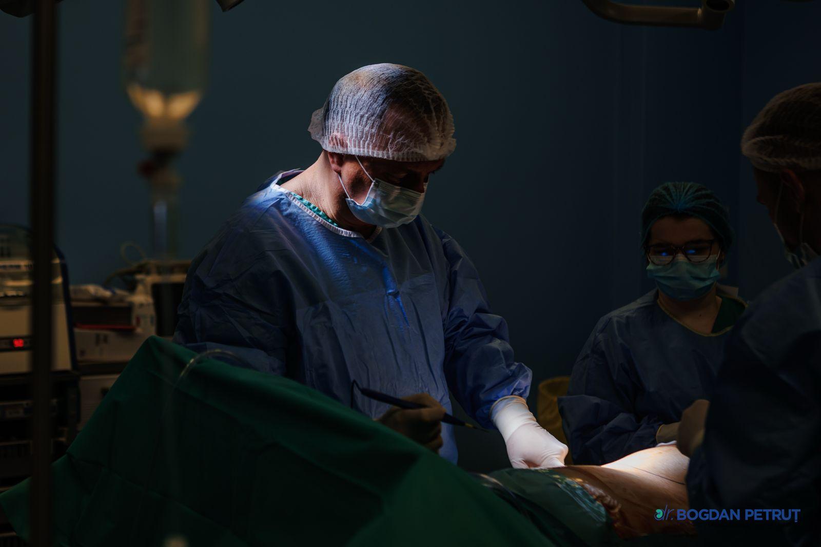 Masterclass de urologie dedicat chirurgiei robotice Da Vinci și tehnicilor HoLEP, la Cluj. Noile tehnici transformă chirurgia radicală și oferă șanse 