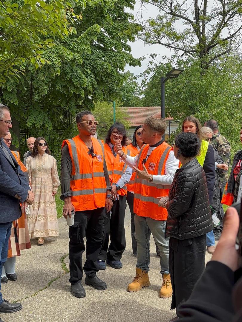 Moment "de Oscar" pentru #spitalepublicedinbaniprivați: Codin Maticiuc l-a adus pe Cuba Gooding Jr. pe șantierul unei clinici pentru copii