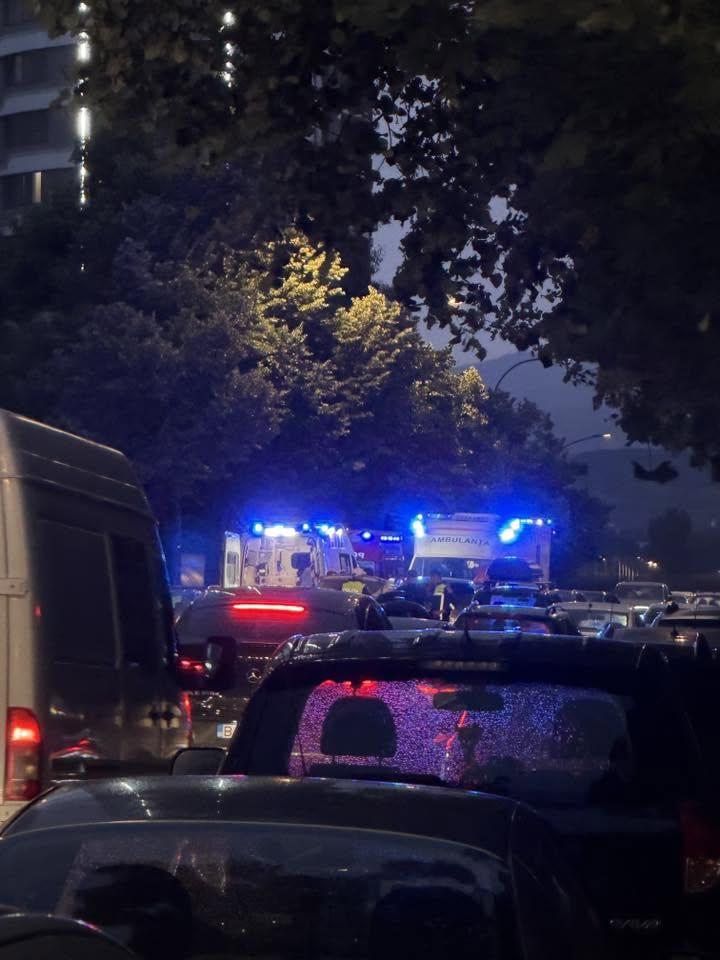 ACCIDENT &icirc;n Mănăștur. Un pieton a fost lovit de mașină pe Calea Florești: "Era un domn &icirc;ntins pe jos, un alt domn &icirc;i ținea capul &icirc;n m&acirc;nă"