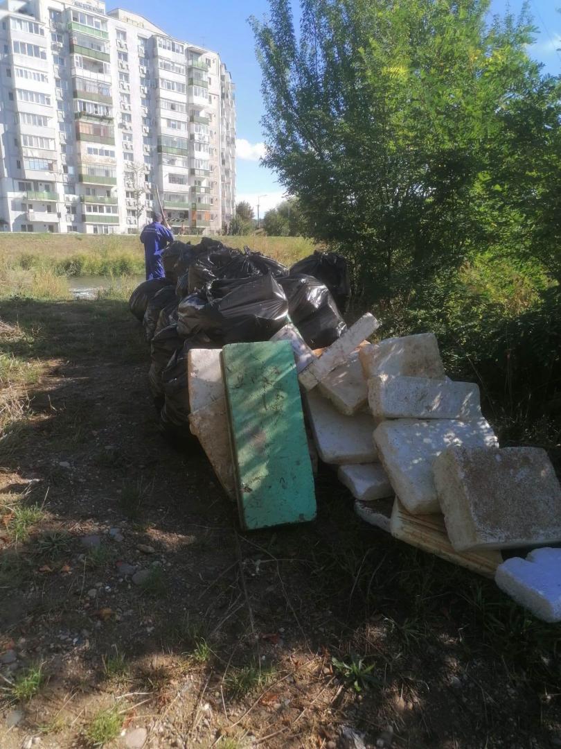 Ecologiștii din Cluj: Iată de ce e nevoie de mai multe bariere pentru deșeurile plutitoare de pe Someș