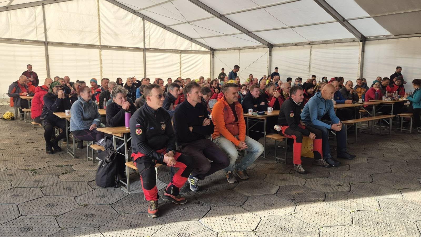 Salvatori clujeni, antrenamente pentru misiuni &icirc;n peșteri, alături de experți din 30 de țări