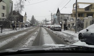PSD îl "îngroapă" în zăpadă pe Emil Boc: "Există posibilitatea să manifestaţi un minim interes pentru drumurile înzăpezite?"