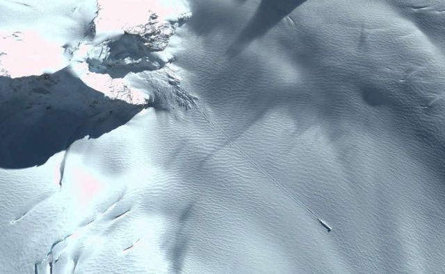 VIDEO | Obiectul misterios prăbuşit în Anctarctica şi descoperit prin Google Earth