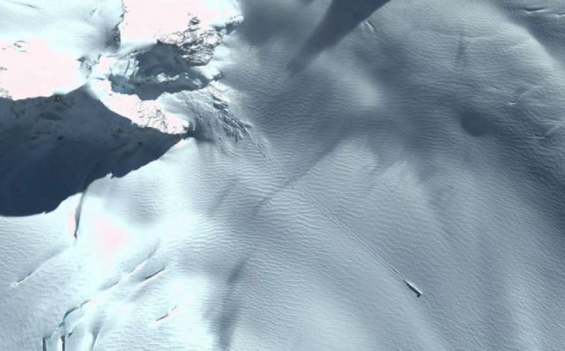 VIDEO | Obiectul misterios prăbuşit în Anctarctica şi descoperit prin Google Earth