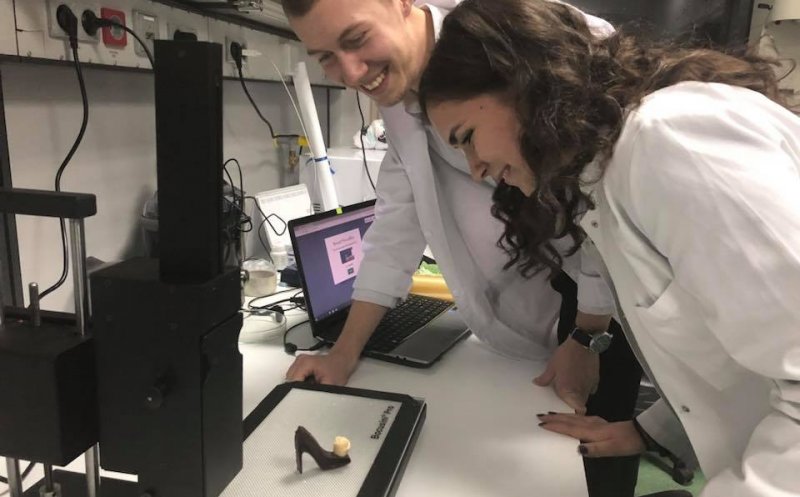 Figurine 3D de ciocolată îmbunătăţită cu bacterii, create la USAMV Cluj