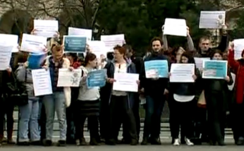 Biologi, chimişti şi biochimişti au protestat în fața Guvernului