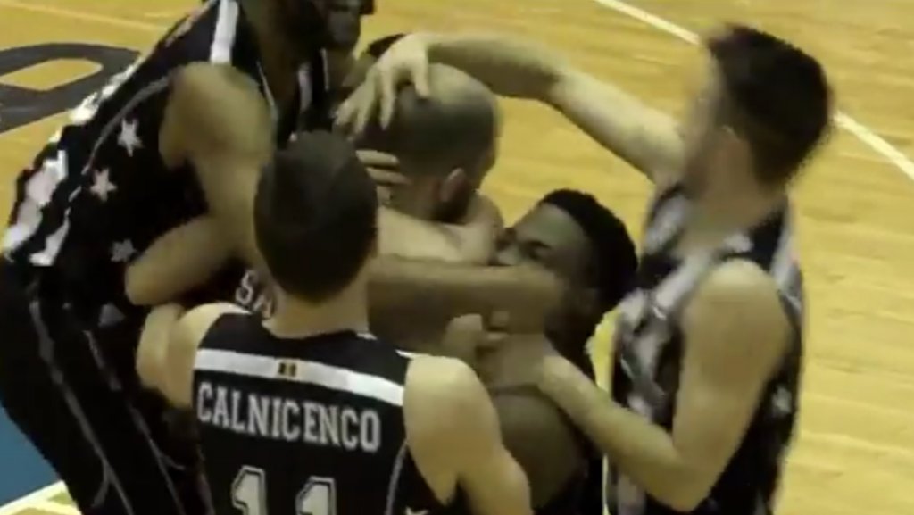 FAZA CAMPIONATULUI. Zeliko Sakic, buzzer beater grandios!