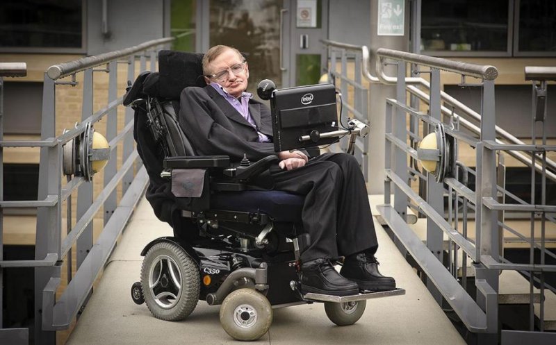 Stephen Hawking, îngropat lângă Newton şi Darwin