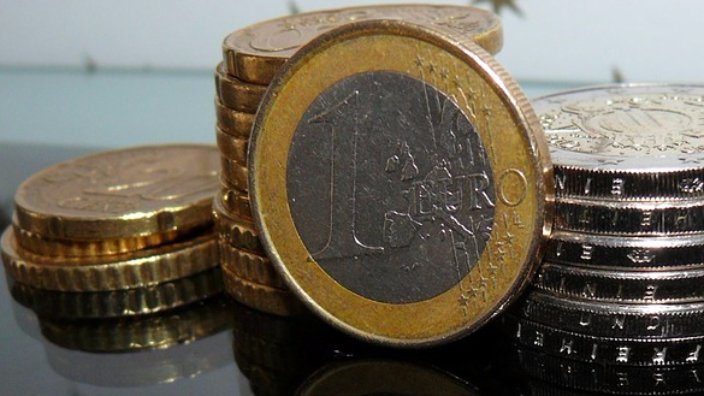 Tăriceanu: "Aderarea la EURO nu aduce niciun avantaj"