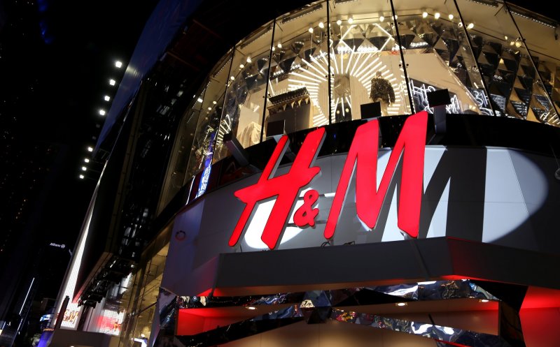 H&M, în picaj. Celebrul brand are haine nevândute de peste 4 miliarde de dolari