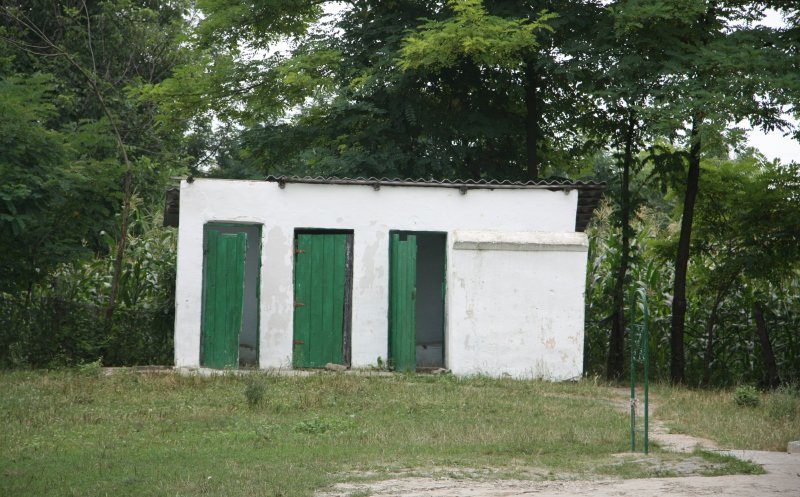 Ministrul Educaţiei: Până în 2020, nicio şcoală cu toaleta în curte