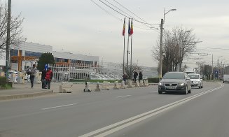 Ca la noi, la nimeni. Pasagerii de pe aeroport, obligați să își care bagajele tot mai departe