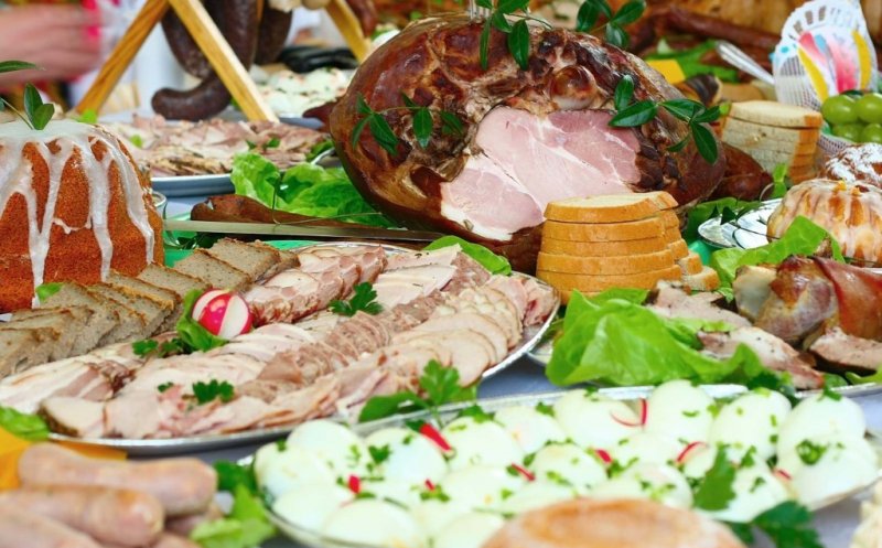 Ce ne sfătuiesc nutriţioniştii în legătură cu masa de Paşte. Atenţie la cantitate!