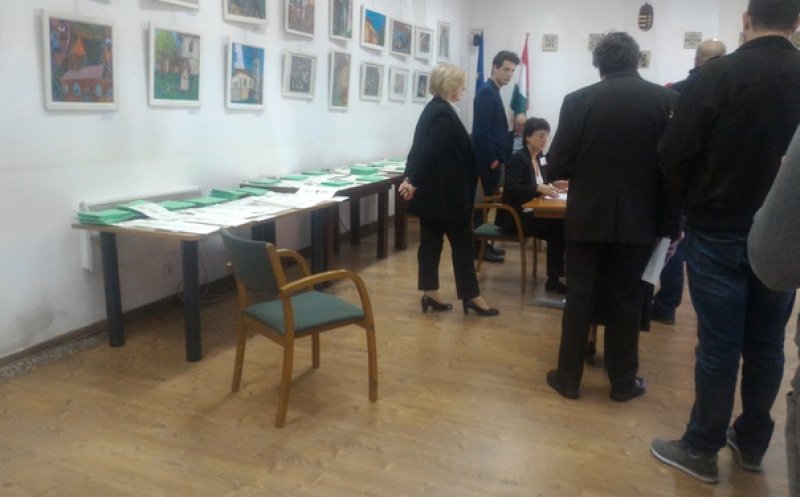 Sute de cetăţeni din Ungaria votează la Consulatul General din Cluj-Napoca