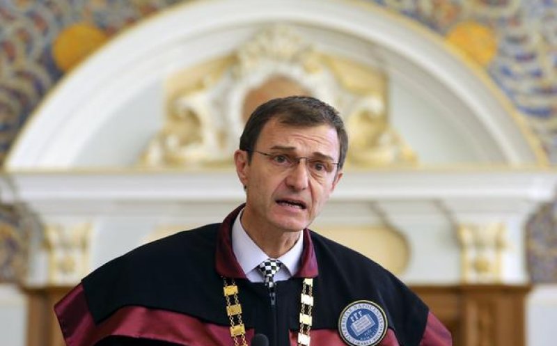 Rectorul UBB Cluj neagă colaborarea cu Securitatea: "În ţara asta nu putem trăi fără să maculăm, pe nedrept"