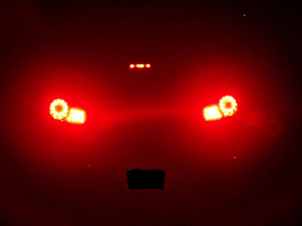 Ce înseamnă semnalele luminoase pe care le fac şoferii în trafic