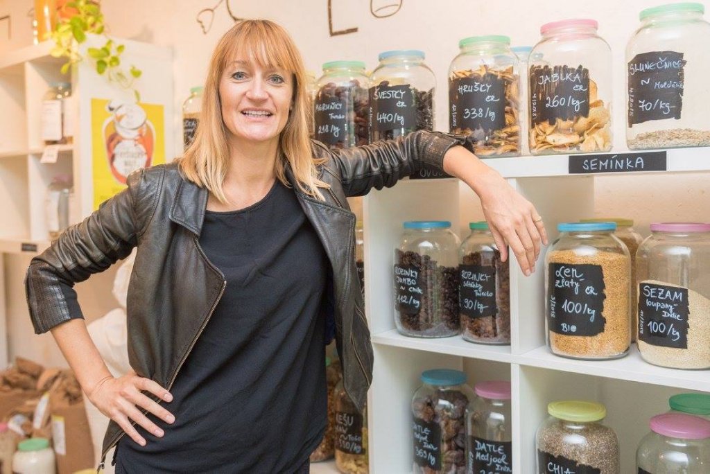 Bea Johnson,  „zeiţa vieţii fără deşeuri”, susţine o conferinţă la Cluj