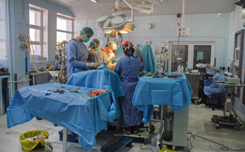 Premieră naţională: Operaţii cardiace minim invazive la Institutul Inimii "Niculae Stăncioiu" din Cluj